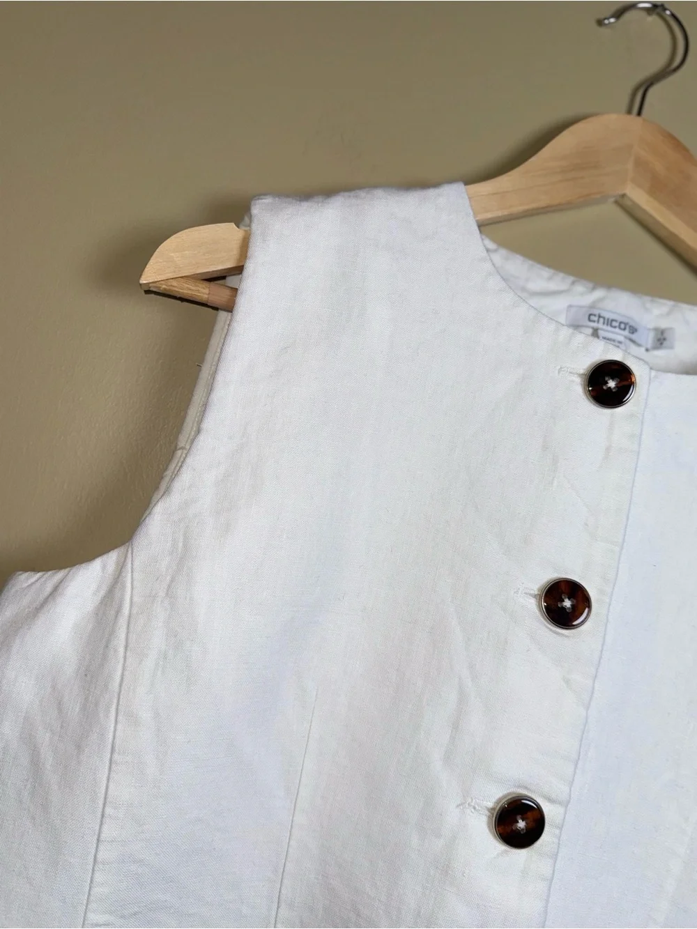 Chicos Linen Button Vest Size 1- L White Coastal Resort Vacation Ethereal Chic